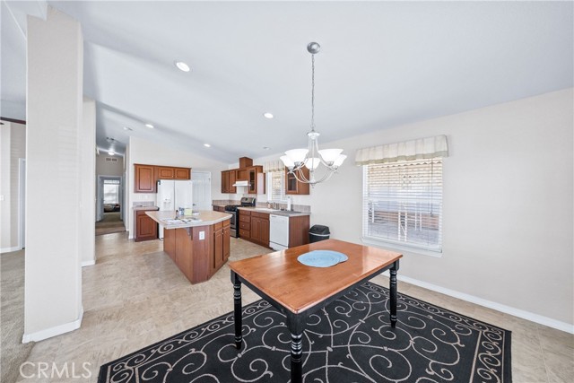 Detail Gallery Image 6 of 26 For 26110 Sultanas, Homeland,  CA 92548 - 3 Beds | 2 Baths