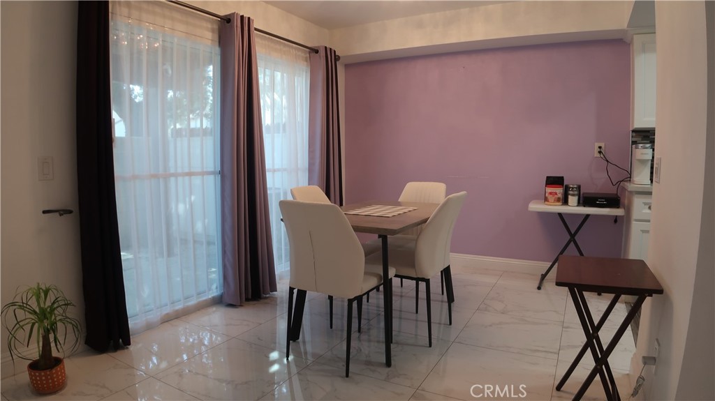 https://media.crmls.org/medias/83fb3012-40e2-4ada-bdab-2e8e243ab086.jpg?preset=X-Large