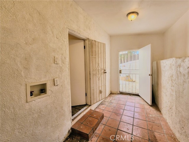 4297 Moonstone Drive, Los Angeles CA: https://media.crmls.org/medias/83fb63c0-ae3f-4db0-8e17-295cc640f29a.jpg