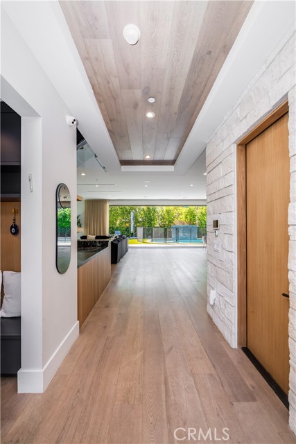 Detail Gallery Image 10 of 48 For 5517 Allott Ave, Sherman Oaks,  CA 91401 - 5 Beds | 6 Baths