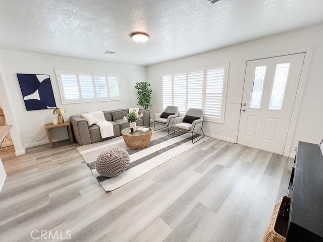 https://media.crmls.org/medias/83fc829d-0e7d-4410-92a1-f8427ba8f564.jpg?preset=X-Large