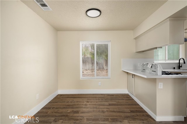 Detail Gallery Image 9 of 26 For 690 Brentwood Dr, Bakersfield,  CA 93306 - 4 Beds | 2 Baths