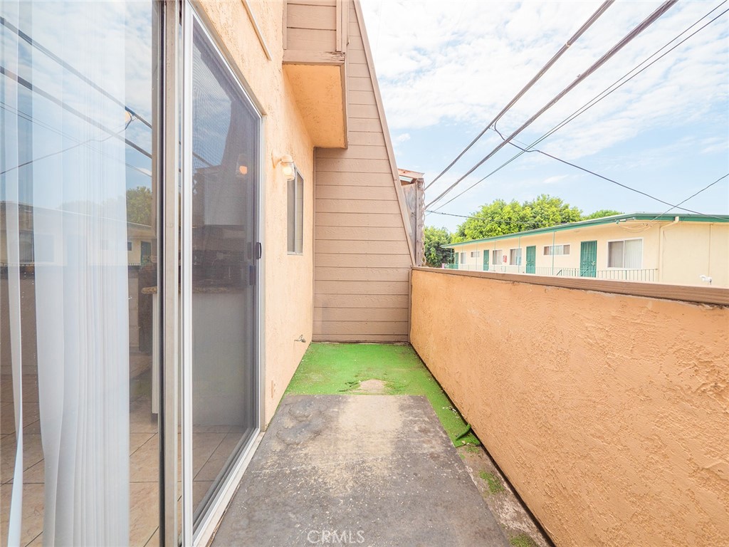 851 E 9th Street 205