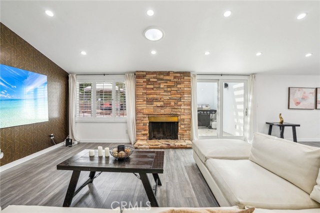 5633 Rawlings Avenue, Woodland Hills CA: https://media.crmls.org/medias/83fdfa3b-d031-4ee4-8ded-4caab887dec6.jpg