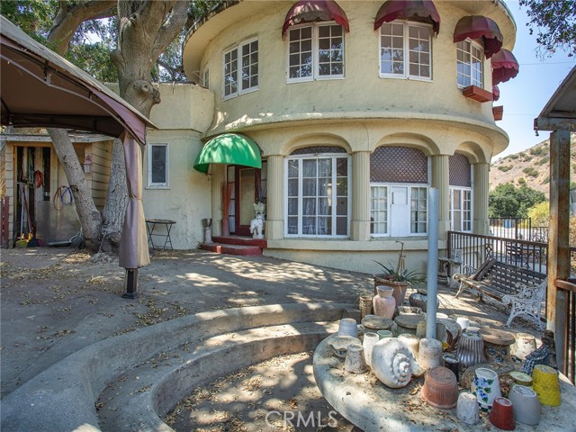 8618 La Tuna Canyon Road, Sun Valley CA: https://media.crmls.org/medias/83ff25c0-77c2-42f4-a99b-329799e16c28.jpg