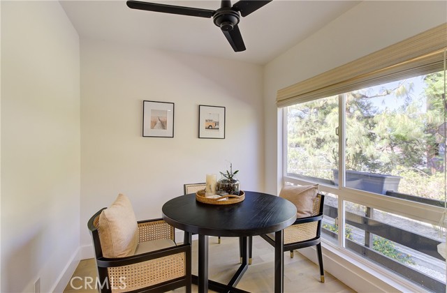 Detail Gallery Image 8 of 27 For 4834 Balboa Ave #B,  Encino,  CA 91316 - 2 Beds | 2/1 Baths