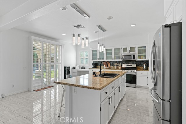 Detail Gallery Image 8 of 56 For 569 Overleaf, San Jacinto,  CA 92582 - 3 Beds | 4 Baths