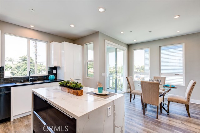 Detail Gallery Image 21 of 38 For 2068 Maple Ave #C,  Costa Mesa,  CA 92627 - 2 Beds | 2/1 Baths