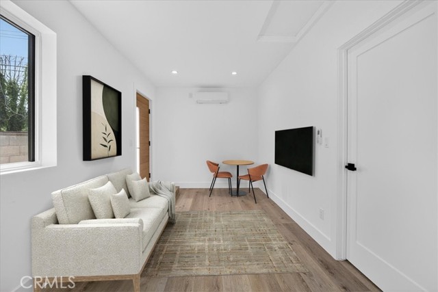 Front Image Thumbnail for CRSR26057098