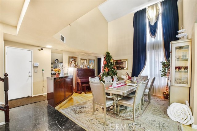 18612 Hilton Court, Canyon Country CA: https://media.crmls.org/medias/840477a9-9b92-423e-aaca-3f790a1f7ad4.jpg