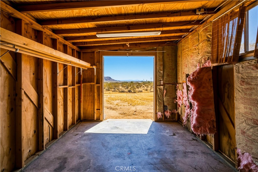 https://media.crmls.org/medias/8405d221-e87d-4e24-9686-6ccca7714d90.jpg?preset=X-Large