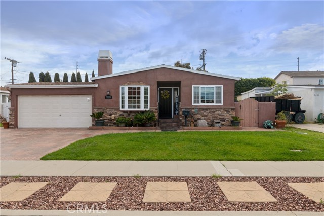 Detail Gallery Image 1 of 33 For 23714 Alliene Ave, Torrance,  CA 90501 - 4 Beds | 2 Baths