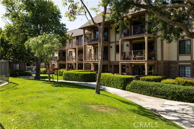 3665 S Bear Street, Santa Ana CA: https://media.crmls.org/medias/8406830f-90ff-45b1-b244-c3e8e5343ec4.jpg