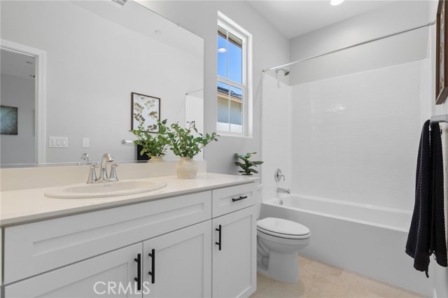 Image 40 of 72 For 5613 Levanto