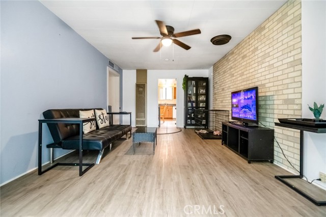 18701 Lort Drive, Visalia CA: https://media.crmls.org/medias/84077805-2b0d-483f-aefe-240e1273be5b.jpg