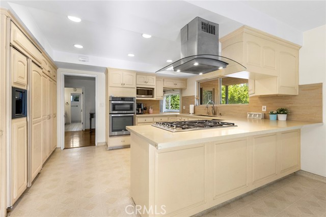 300 W Wistaria Avenue, Arcadia CA: https://media.crmls.org/medias/84078413-a09f-4723-949e-7b308ba137d5.jpg