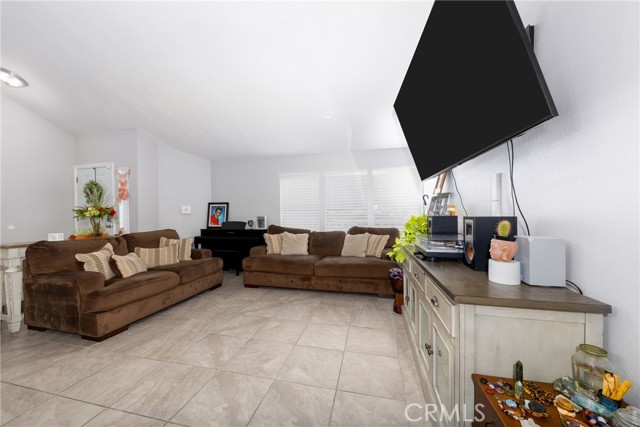 Detail Gallery Image 5 of 32 For 1380 W 48th St #30,  San Bernardino,  CA 92407 - 3 Beds | 2/1 Baths