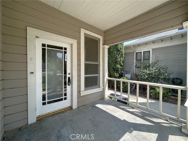 120 W Olive Avenue, Redlands CA: https://media.crmls.org/medias/8408fbec-e3bb-4479-b64c-b0ac52fe09bc.jpg
