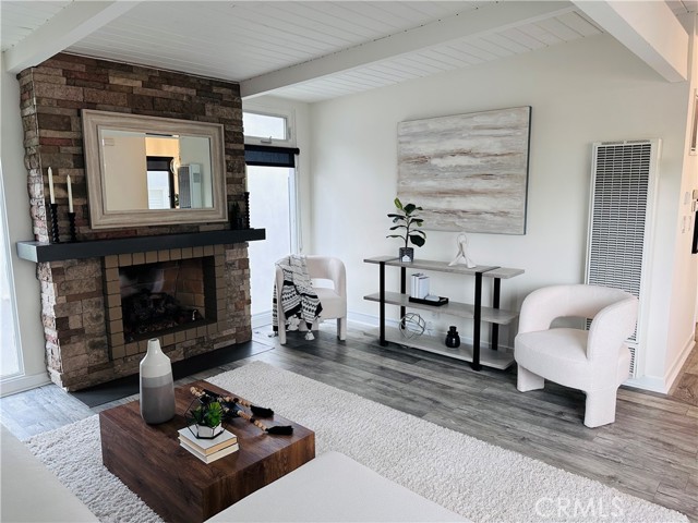 Detail Gallery Image 4 of 32 For 440 29th St, Manhattan Beach,  CA 90266 - 2 Beds | 2 Baths