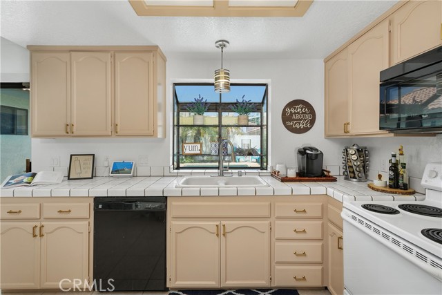 78680 Saguaro Road, La Quinta CA: https://media.crmls.org/medias/8409b2da-5f10-4932-b2fe-e32ba3faf338.jpg