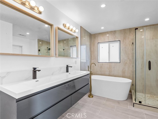 Detail Gallery Image 23 of 27 For 1231 S Rowan Ave, Los Angeles,  CA 90023 - 5 Beds | 5 Baths