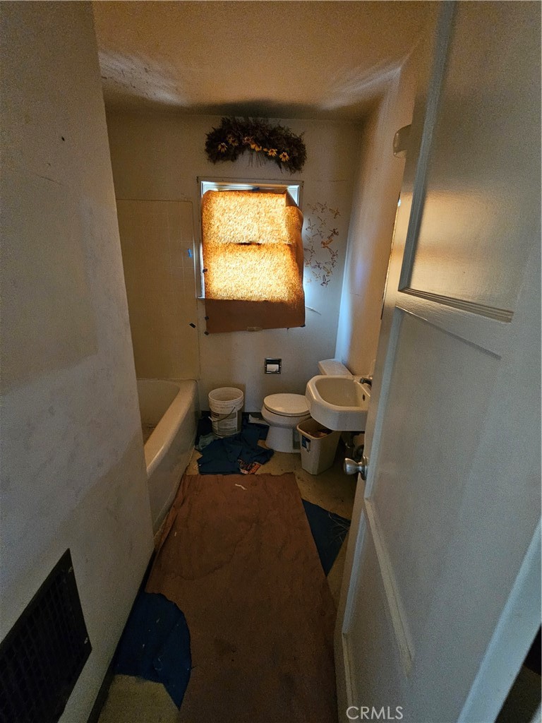 https://media.crmls.org/medias/8409eeeb-e77c-491b-84e0-c2cd64e93c15.jpg?preset=X-Large