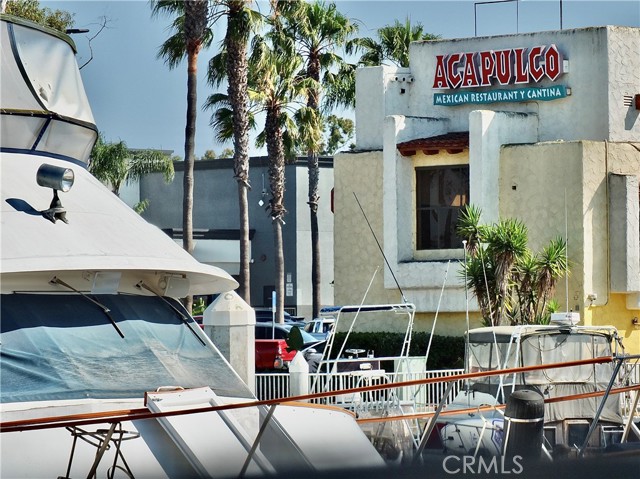 6225 Napoli Court, Long Beach CA: https://media.crmls.org/medias/8409f6a1-47c5-4b68-a102-b57d5baae8af.jpg
