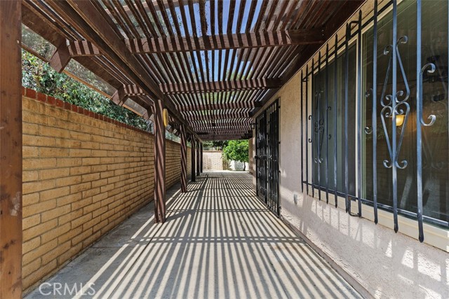 2797 Persimmon Place, Riverside CA: https://media.crmls.org/medias/840a3ce9-2d37-49b9-9f14-f1f07f676e21.jpg