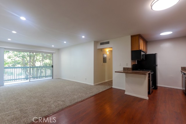 Detail Gallery Image 2 of 25 For 564 N Bellflower Bld #218,  Long Beach,  CA 90814 - 1 Beds | 1 Baths