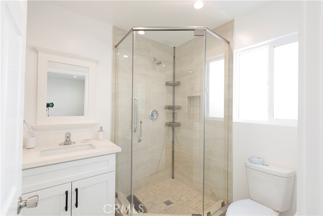 Detail Gallery Image 10 of 26 For 18623 Bryant St, Northridge,  CA 91324 - 3 Beds | 2 Baths