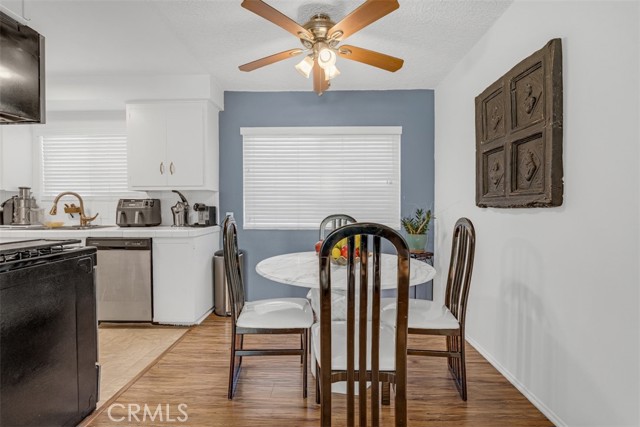 6640 Darby Avenue, Reseda CA: https://media.crmls.org/medias/840b6754-9ed2-423c-b48d-7706edb0f431.jpg