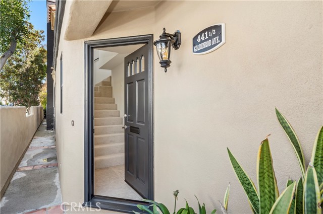 441 1/2 Goldenrod Avenue, Corona del Mar CA: https://media.crmls.org/medias/840be4ff-e35b-4ef8-917a-509b68f415ed.jpg