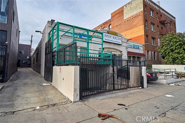 261 S Kenmore Ave, Los Angeles, CA, 90004 261 S Kenmore Ave, Los Angeles, CA, 90004
