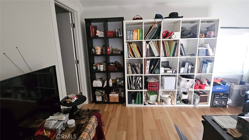 https://media.crmls.org/medias/840d632c-35c5-4307-baf6-89c21c1b7ce9.jpg?preset=X-Large