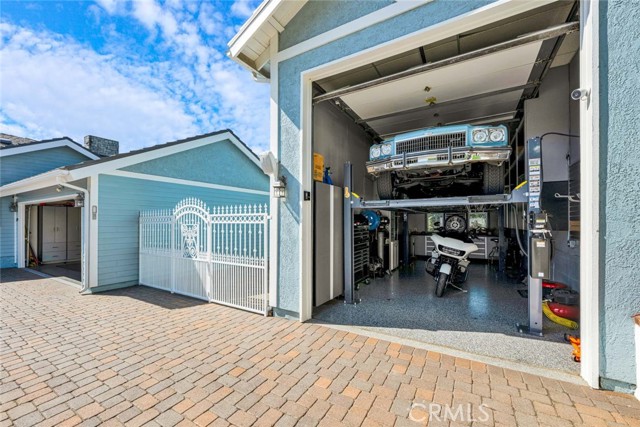 Image 23 of 32 For 17525 Sunwest Circle