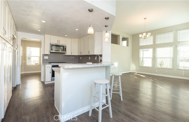 Detail Gallery Image 13 of 30 For 29 Almeria, Irvine,  CA 92614 - 4 Beds | 3 Baths