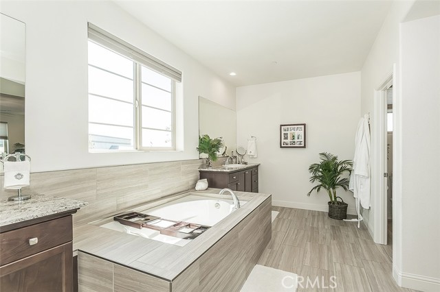 Image 35 of 75 For 877 Treasure Hills