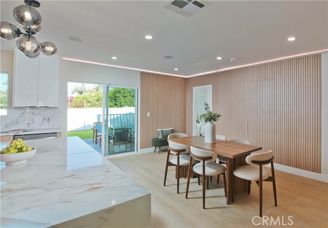 Detail Gallery Image 5 of 47 For 5864 Jamieson Ave, Encino,  CA 91316 - 3 Beds | 3 Baths