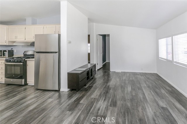 29021 Bouquet Canyon Road, Saugus CA: https://media.crmls.org/medias/84108d84-2964-4c03-9ec8-9febb44ff0d5.jpg