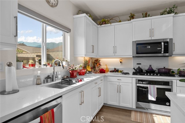 Detail Gallery Image 8 of 44 For 5246 Denali Ct, Fontana,  CA 92336 - 4 Beds | 4 Baths