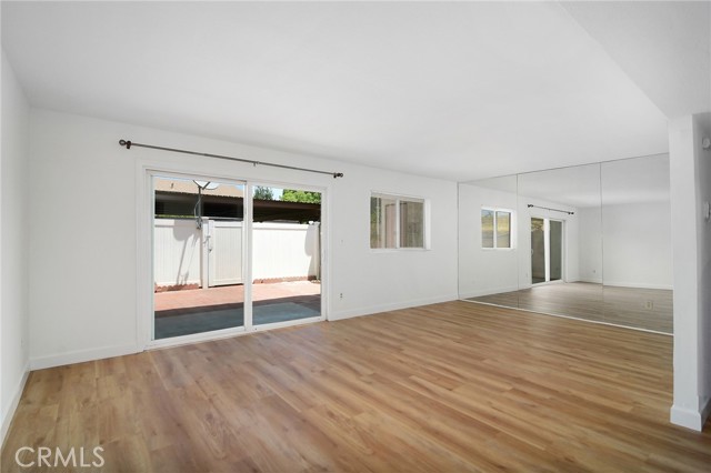 Detail Gallery Image 5 of 20 For 18931 Kittridge St #73,  Reseda,  CA 91335 - 3 Beds | 2 Baths