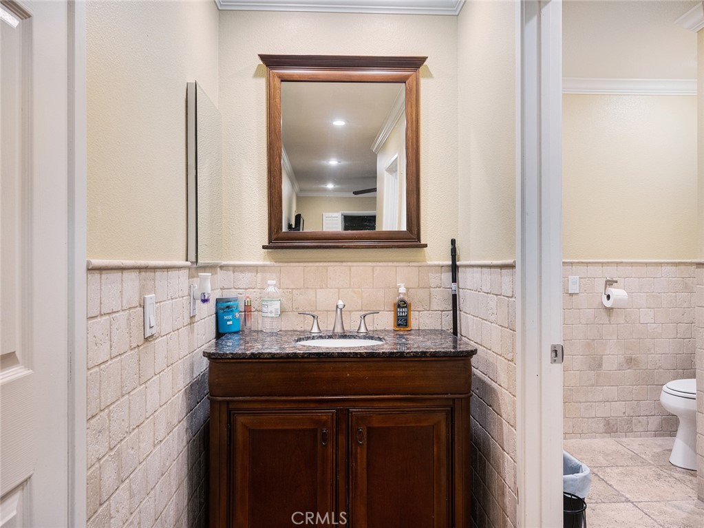 https://media.crmls.org/medias/8412a624-77b8-4015-ba4f-8d814fb94ee0.jpg?preset=X-Large