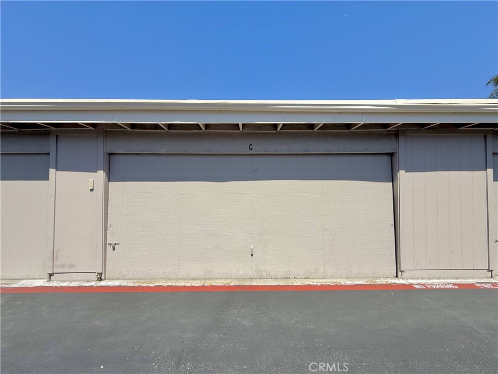 https://media.crmls.org/medias/8412bcd7-4839-49d3-9ce5-3c17e17f02f1.jpg?preset=X-Large