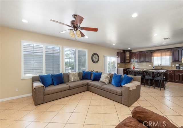 39600 Calle Gayube, Hemet CA: https://media.crmls.org/medias/8412cf05-c6ff-4c41-858b-63485039b460.jpg