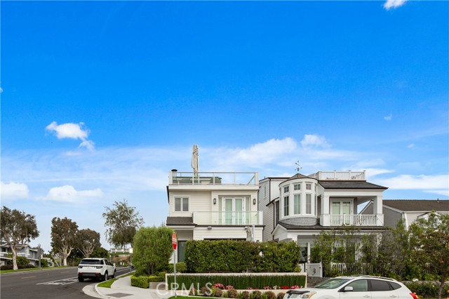 720 Poinsettia Ave, Corona del Mar CA: https://media.crmls.org/medias/841385fc-4709-46d6-8e64-0e2acd64b1ba.jpg