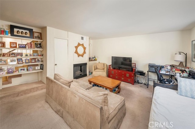 Detail Gallery Image 4 of 25 For 5461 Newcastle Ave #8,  Encino,  CA 91316 - 2 Beds | 2/1 Baths