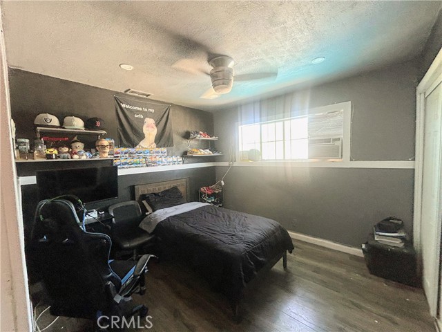 Detail Gallery Image 13 of 17 For 239 E Crestview St, Corona,  CA 92879 - 4 Beds | 2/1 Baths