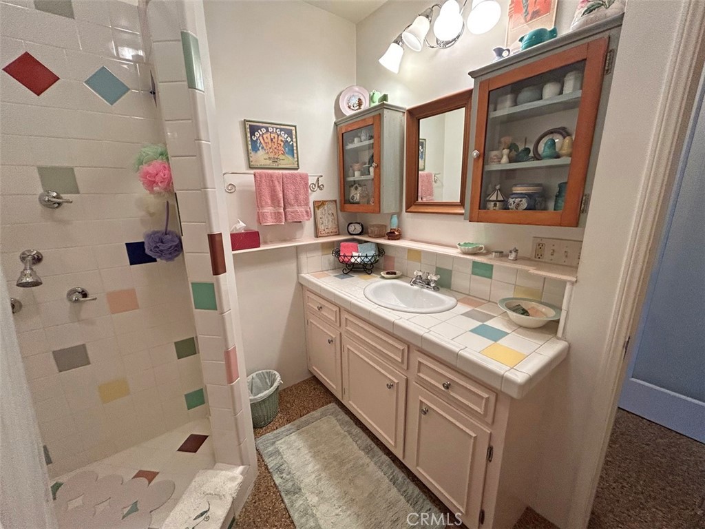 https://media.crmls.org/medias/84140450-97cf-45f9-a063-1be2c455bb3a.jpg?preset=X-Large