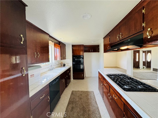 Detail Gallery Image 13 of 39 For 965 Somerset Ave, Pomona,  CA 91767 - 4 Beds | 2 Baths