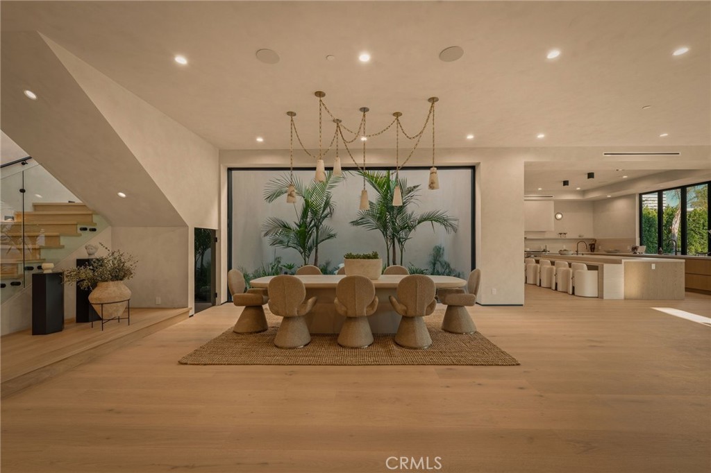 https://media.crmls.org/medias/84151372-e731-4394-9011-8bd2ffad5293.jpg?preset=X-Large